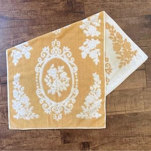 Vintage 70’s MCM Cannon Floral Bath Towel